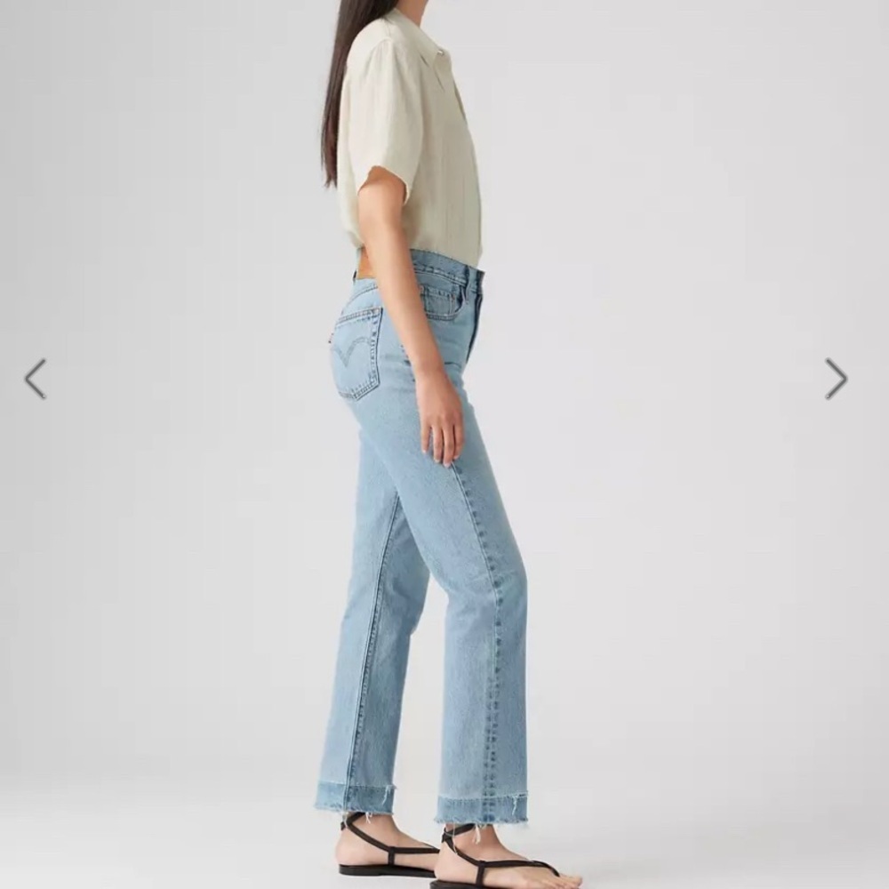 NWT Levi’s 501 Original Jeans Outside Theater Light Wash Straight Leg Denim 28 - Picture 5 of 15